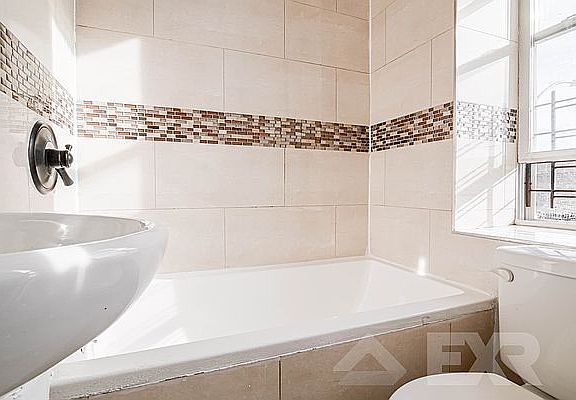 3rd image of 709 De Kalb Ave #16