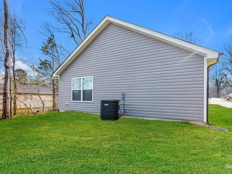 220 Arey Ave — Photo 14