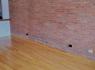 2400 Dewes St APT D2, Glenview, IL 60025