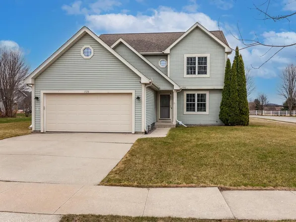 1326 Center STREET, Hartford, WI 53027