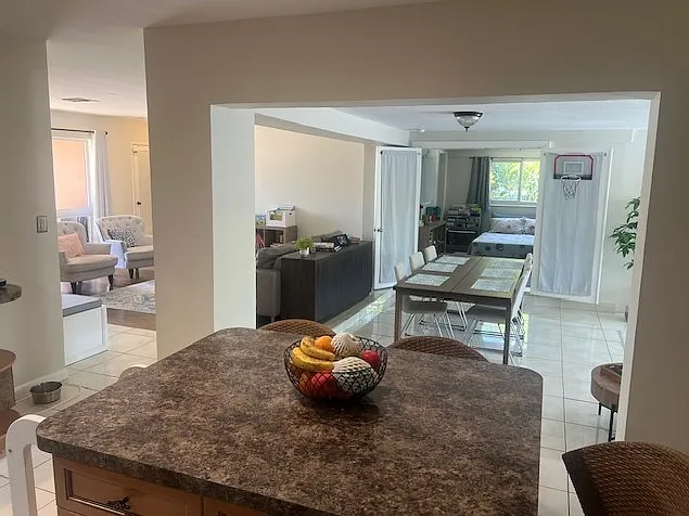 1073 SW 9th Ter — Photo 11