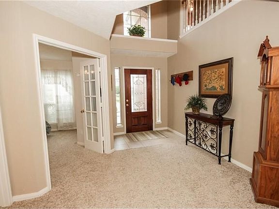 2-Story Entryway for that Open Feel!