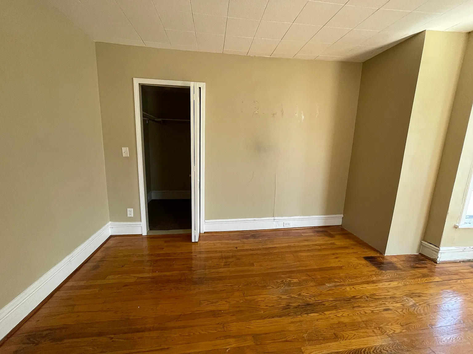 3 bed, $1,200 — Photo 4