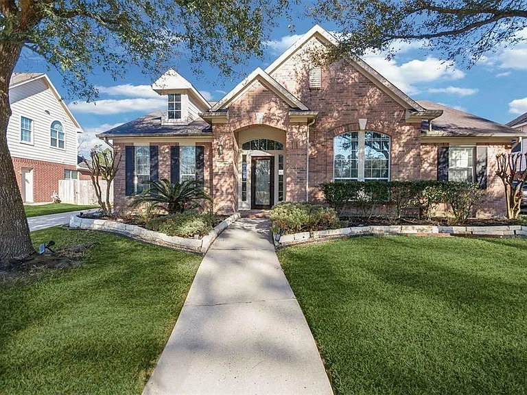214 Spring Lakes Hvn — Photo 1
