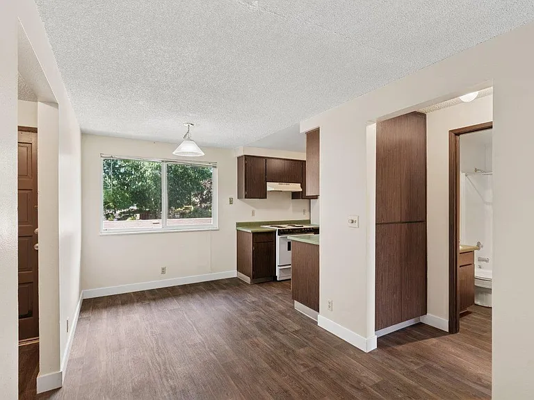 The Clairmont — Photo 12