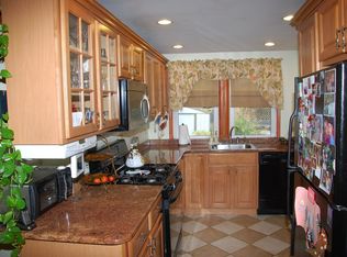 28 Valentine St, Glen Cove, NY 11542