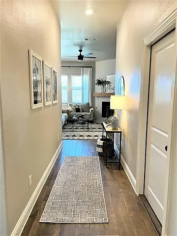 3 bed, 2020 sqft, $2,350 — Photo 3