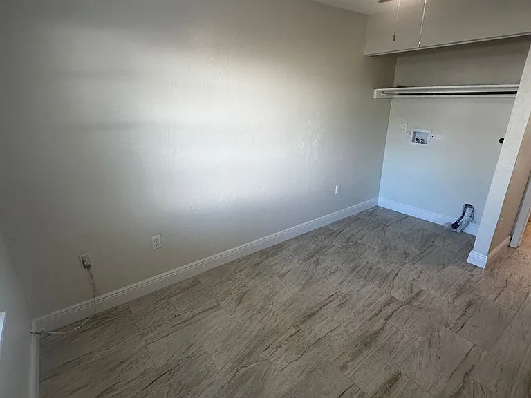 901 SW 62nd Ter — Photo 12