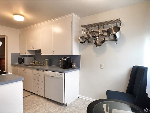 5301 kitchen and dining