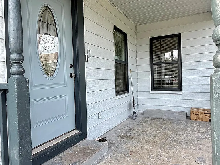 1214 W 5th St — Photo 2