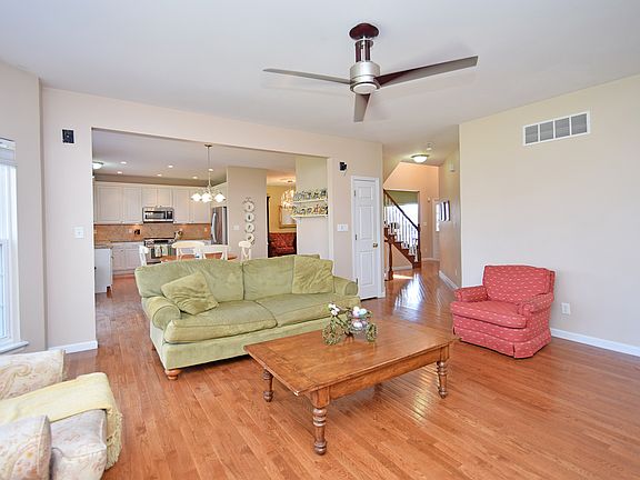 3rd image of 8825 Madge Ave