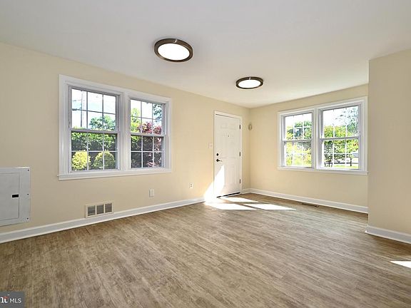 5th image of 6936 Regent Ln