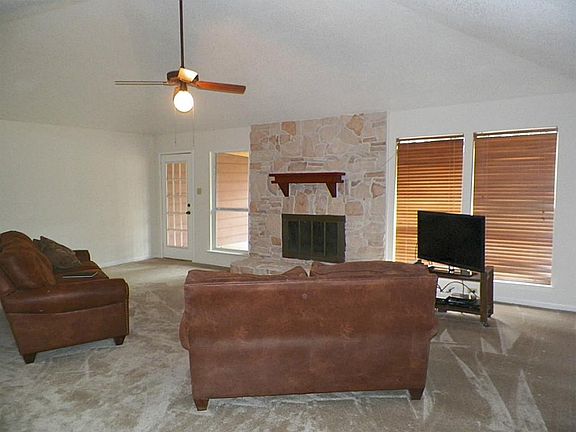 4th image of 15907 Spinnaker Dr