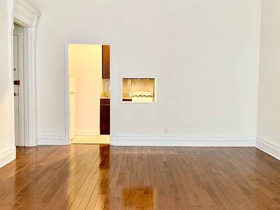 2nd image of 14 E 80th St APT 4A