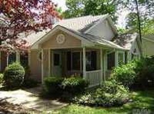 327 Oakwood Ave, Bayport, NY 11705