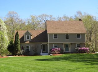 7 Dogwood Rd S, Hubbardston, MA 01452