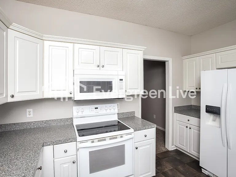 306 Castleburg Ln — Photo 5