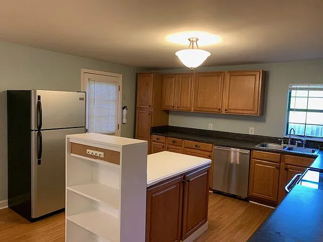 1227 Chester Ave — Photo 22