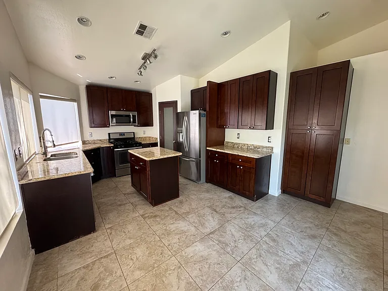 1727 E Pontiac Dr — Photo 9