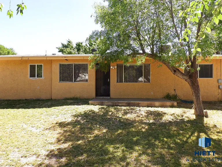4624 Swan Dr — Photo 3