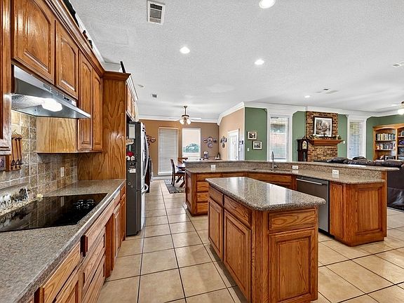 4th image of 1035 Highland Rd