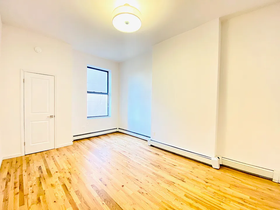 891 Grand St #3RR