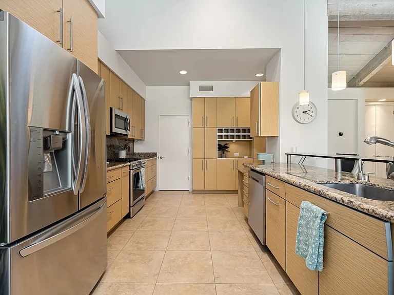521 Desert West Dr — Photo 20