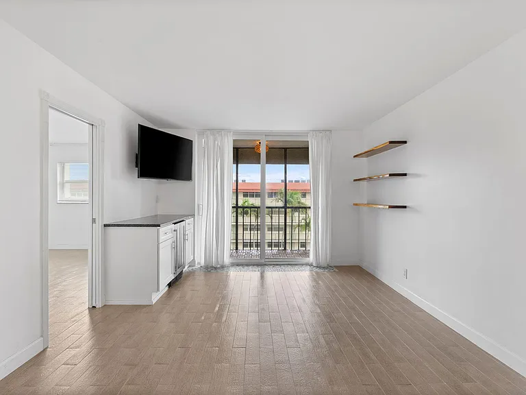 5321 NE 24th Ter #506A — Photo 11