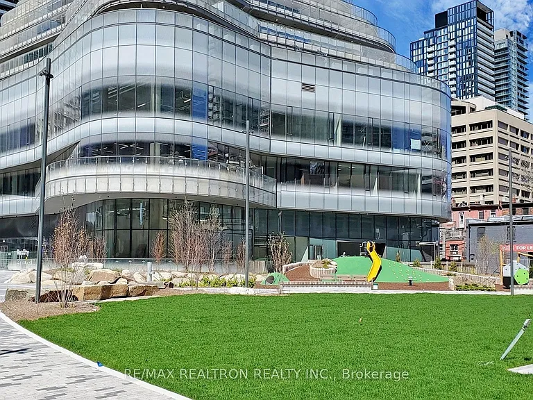11 Wellesley St W #3802 — Photo 29