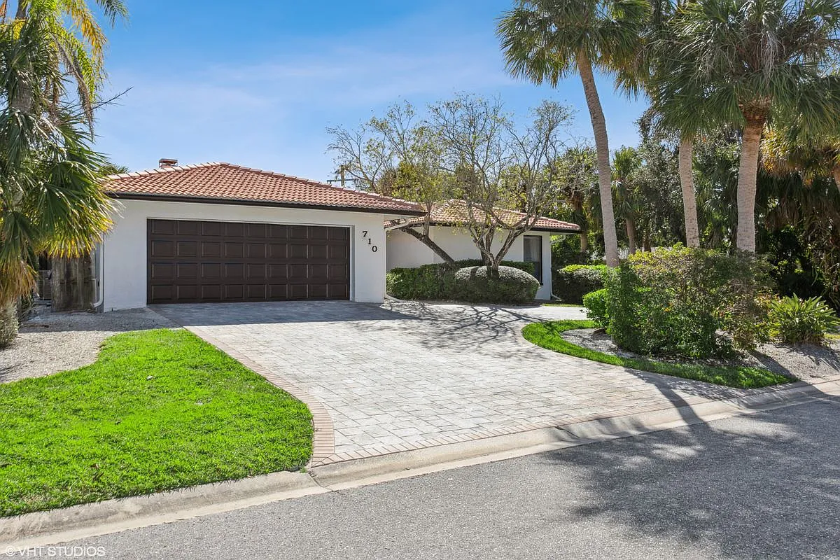 3 bed, 3.0 bath, 1963 sqft, $5,500 — Photo 4