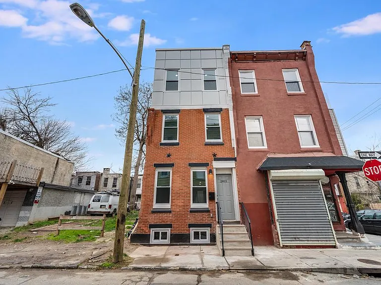 1903 N Taylor St — Photo 1