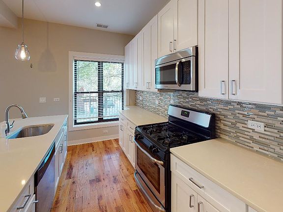 3rd image of 1910 W Sunnyside Ave APT 1E