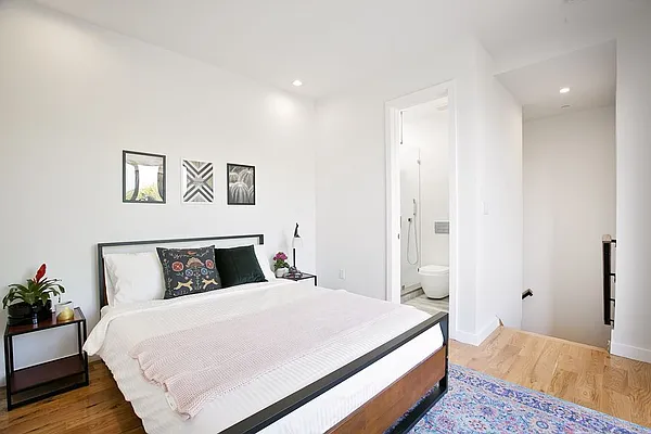 Sold by REAL New York | media 5