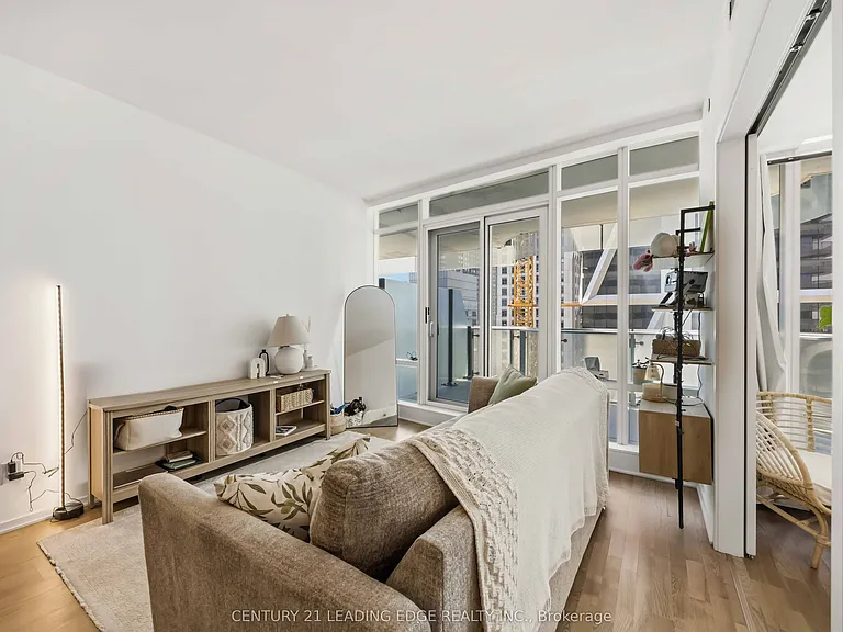 1 Bloor St E #3308 — Photo 19
