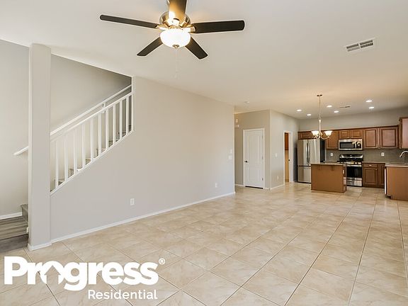 3rd image of 1046 E Canyon Trl