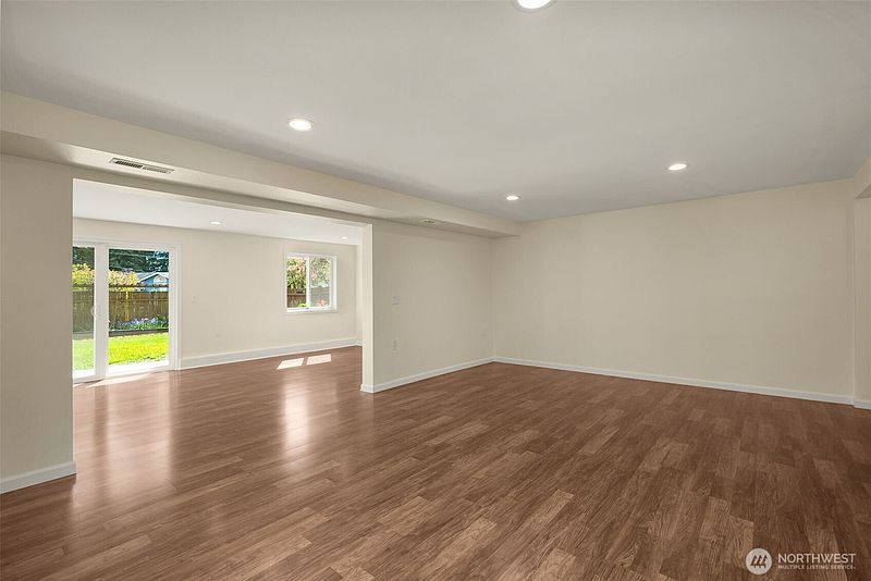 3rd image of 16204 Main Street