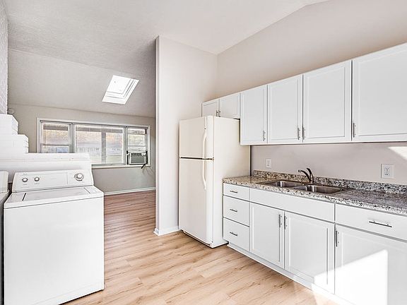 3rd image of 2515 Redgate Ln