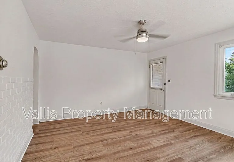 2151 Winter St SE — Photo 8