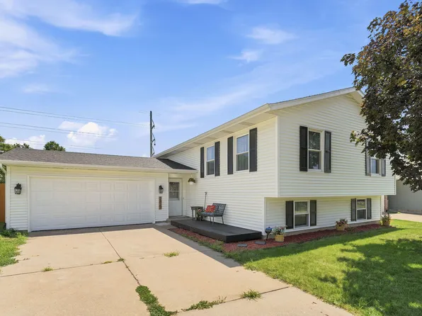 2817 High Point Dr, Davenport, IA 52806