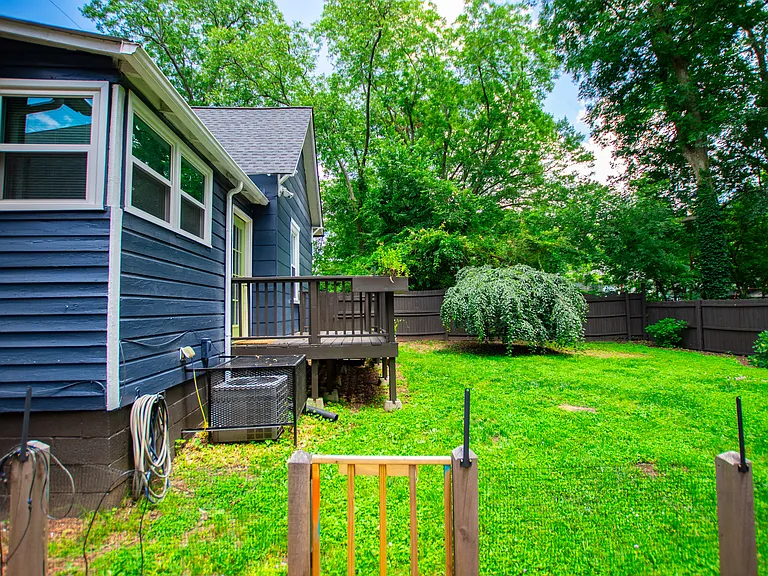 1818 Taylor Ave — Photo 60