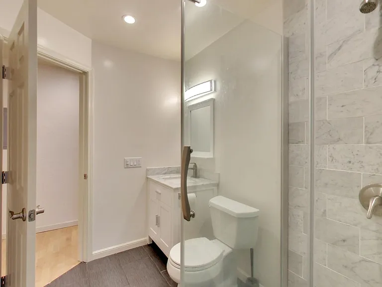 205 Collins St #5 — Photo 11