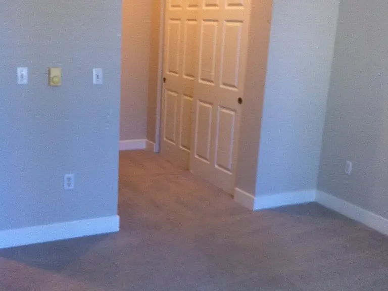 3x2 / 1240 sf - Master bedroom