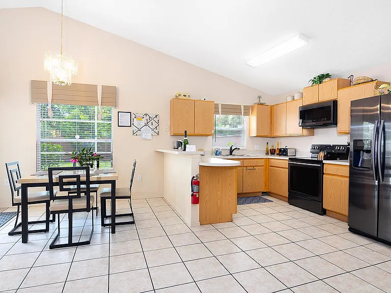 4402 Hamlet Ct — Photo 9
