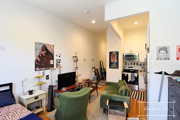 Rented by Grand & Co. | media 5
