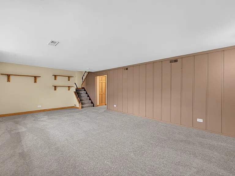 135 Jeffery Ln — Photo 30