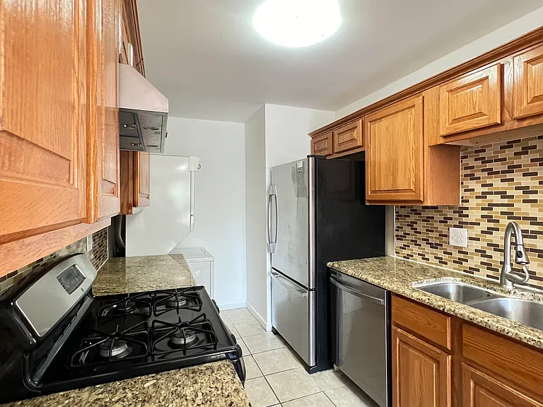 358 E Farmingdale Cir — Photo 8