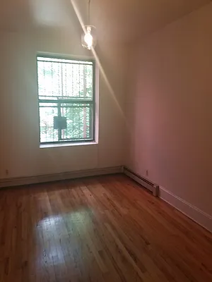 Rented by Space Link Realty | media 14