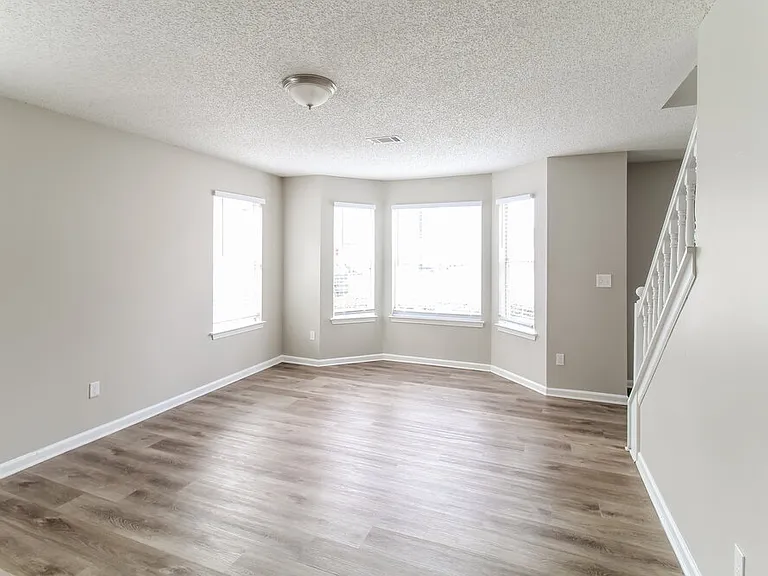 6261 Remington Park — Photo 9