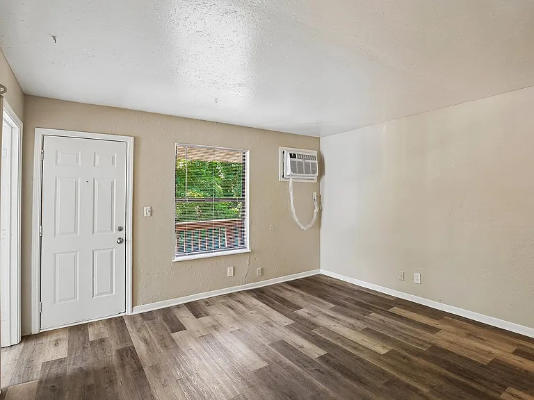 Pleasant Grove Apartments — Photo 26