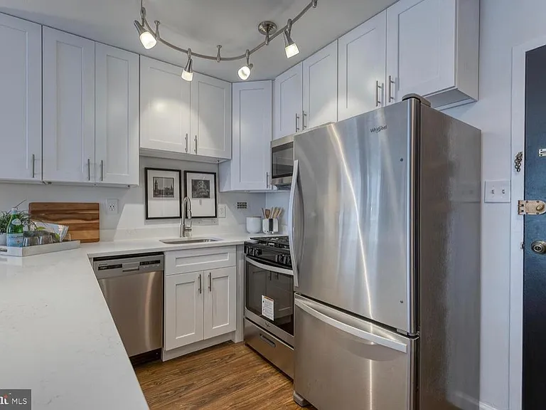 922 24th St NW #208 — Photo 3